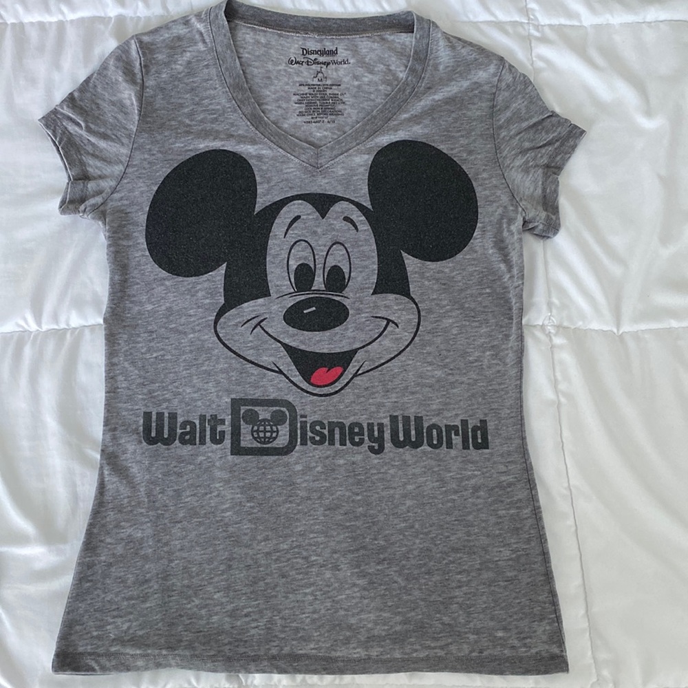 Disney Walt Disney World Vneck tee/size M
